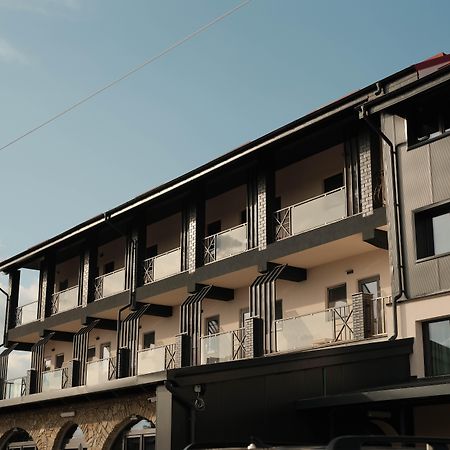 Hanul Ursilor Târgu Neamț Exteriör bild